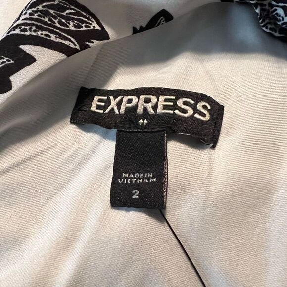 NWT! Express patterned black and white dress - Picture 4 of 12